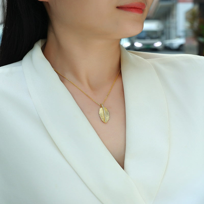 Top-Quality Moissanite Fallen Leaf Starlight Pendant SS925 Silver And Gold-Plated Necklace