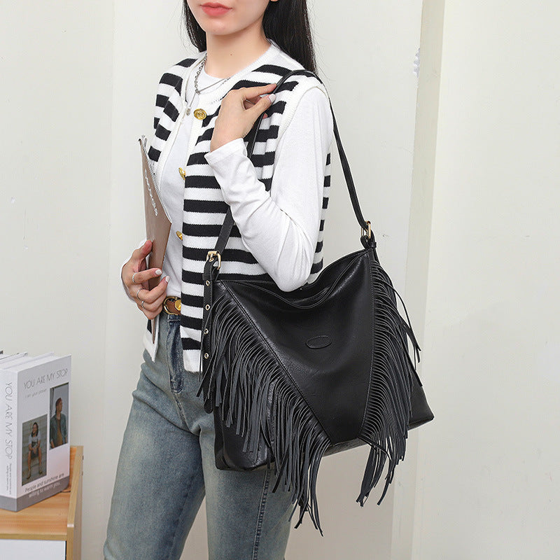 Women's Trendy Rivet Shoulder Messenger Handbag