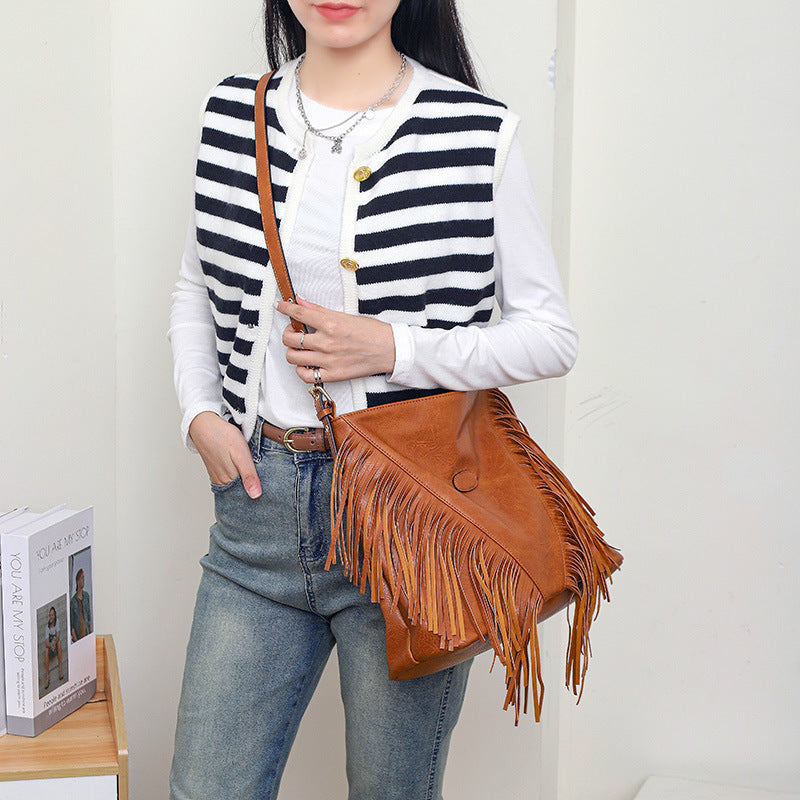Women's Trendy Rivet Shoulder Messenger Handbag