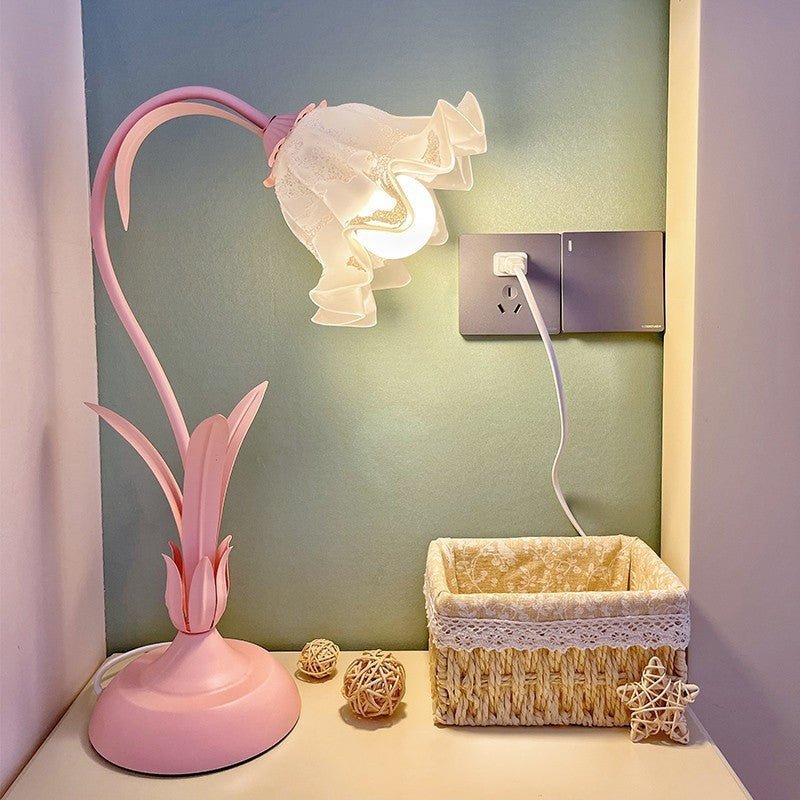 Bedside Flower Minimalist Creative Lily Of The Valley Flower Desk Table Lamp - Weriion